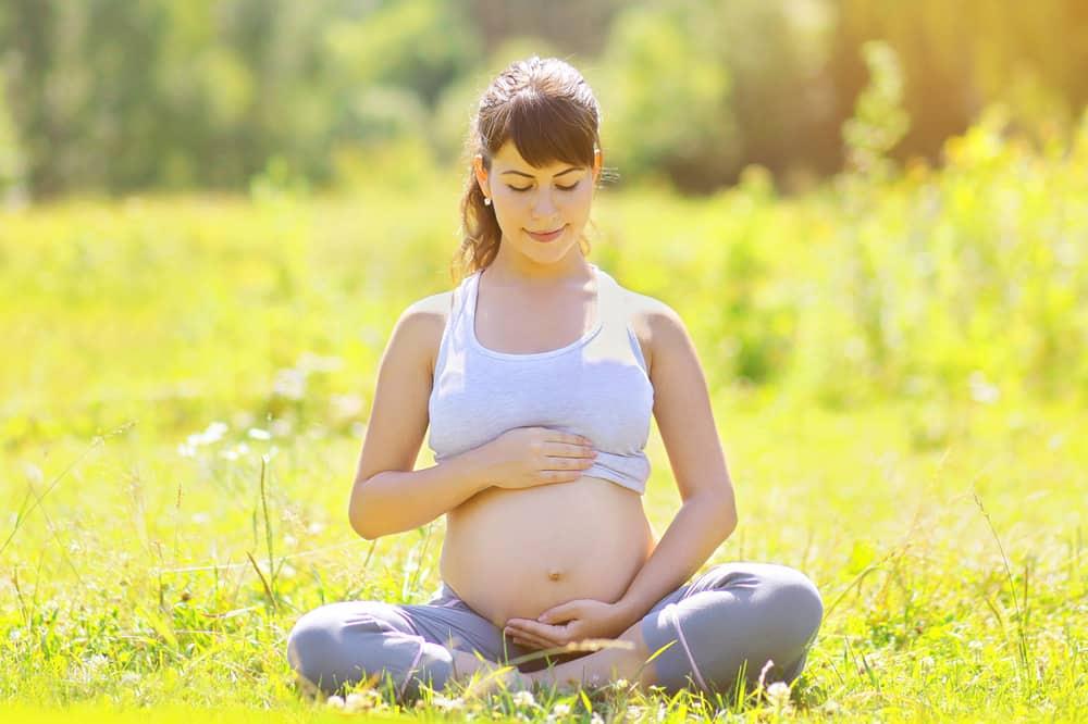 Chia sẻ cùng chồng là cách tốt nhất để mẹ bầu cảm thấy được an tâm và bảo vệ